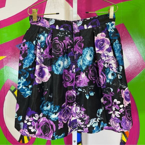 Emerald Sundae, Floral Lined Mini Skirt. Size 9. In excellent condition! - Picture 2 of 6